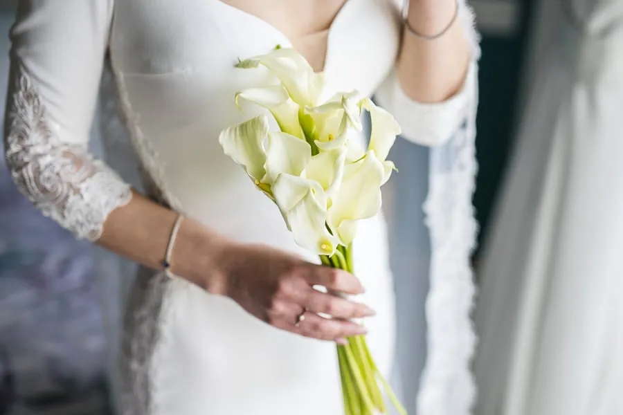 Dettaglio del bouquet della sposa in stile moderno secondo le tendenze fotografia matrimonio Brescia